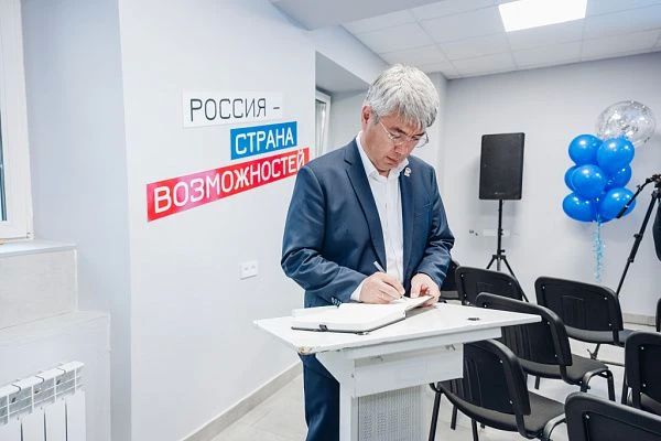 Глава Бурятии поздравил молодёжь с открытием центра «Молод Залуу»