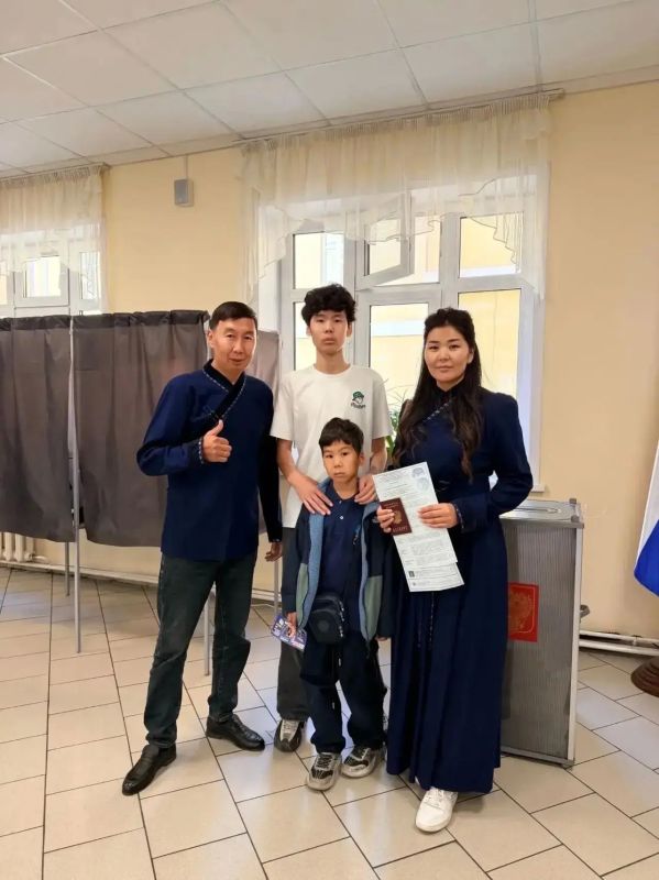 Председатель горсовета Улан-Удэ проголосовал в родной Кижинге Председатель горсовета Улан-Удэ проголосовал в родной Кижинге