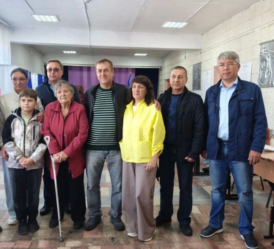 В районах Бурятии люди приходят на выборы большими семьями В районах Бурятии люди приходят на выборы большими семьями