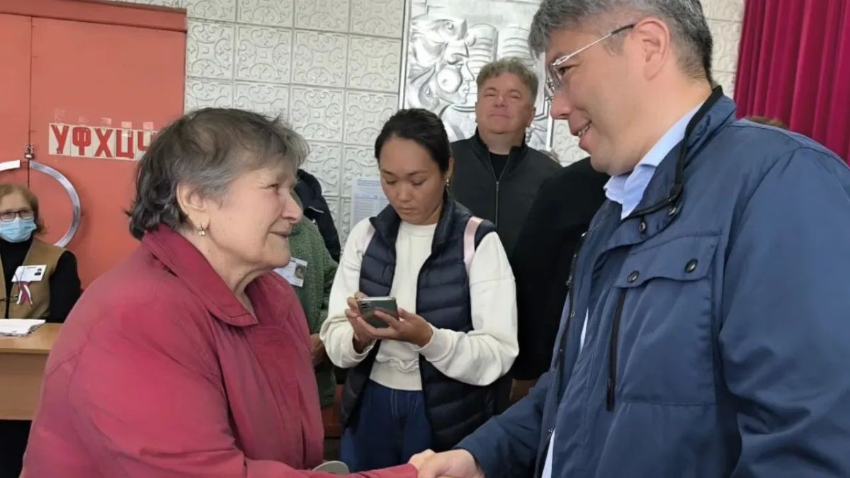 В районах Бурятии люди приходят на выборы большими семьями В районах Бурятии люди приходят на выборы большими семьями