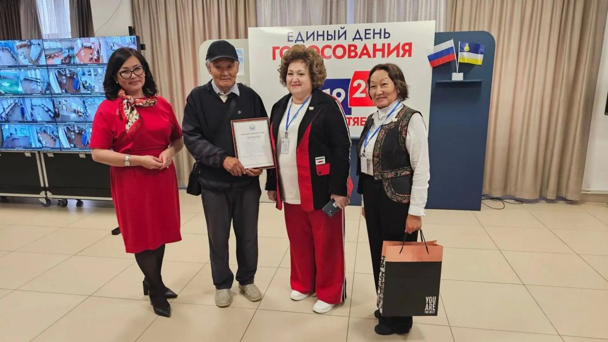 В Центре общественного наблюдения наградили водителя маршрута