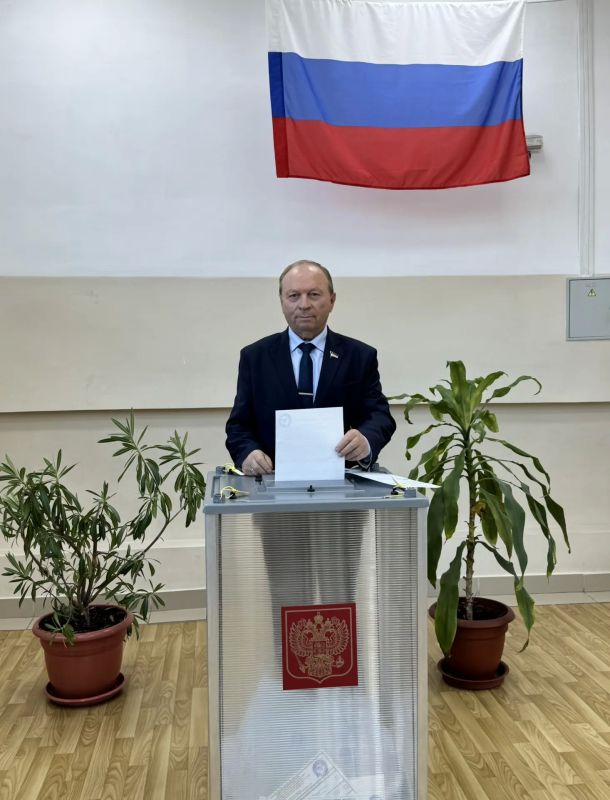 Сегодня, в единый день голосования, Председатель Народного Хурала Республики Бурятия Владимир Павлов исполнил свой гражданский долг, приняв участие в выборах депутатов Государственной Думы РФ Сегодня, в единый день голосования, Председатель Народного Хурала Республики Бурятия Владимир Павлов исполнил свой гражданский долг, приняв участие в выборах депутатов Государственной Думы РФ