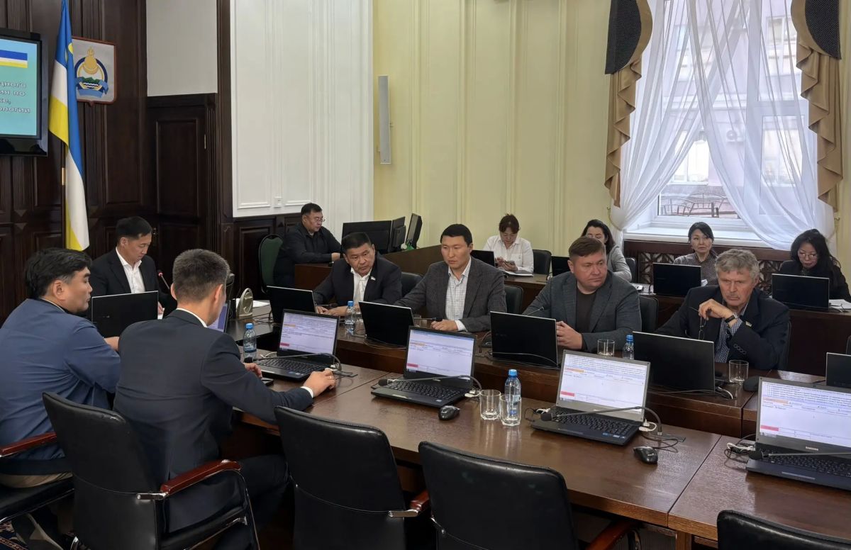 Сегодня под председательством Иннокентия Вахрамеева состоялось заседание Комитета Народного Хурала Бурятии по экономической политике, природопользованию и экологии, где депутаты рассмотрели вопросы предстоящей сессии Сегодня под председательством Иннокентия Вахрамеева состоялось заседание Комитета Народного Хурала Бурятии по экономической политике, природопользованию и экологии, где депутаты рассмотрели вопросы предстоящей сессии