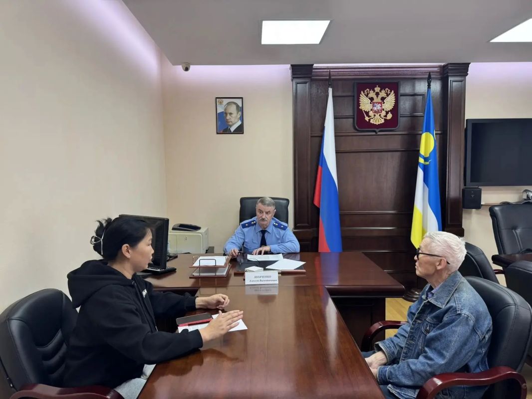 Сегодня исполняющий обязанности прокурора республики Алексей Шевченко провел прием граждан в приемной Президента Российской Федерации в Бурятии Сегодня исполняющий обязанности прокурора республики Алексей Шевченко провел прием граждан в приемной Президента Российской Федерации в Бурятии