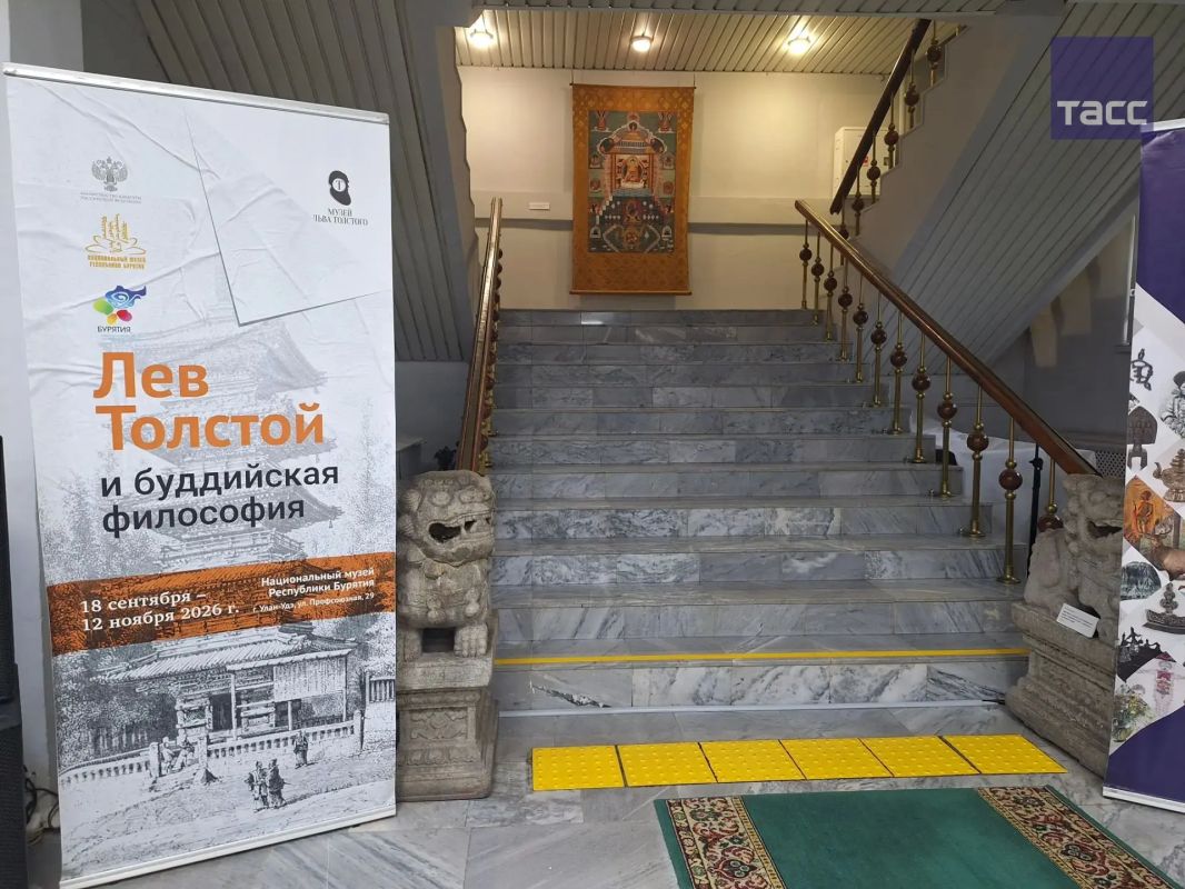 Выставка "Лев Толстой и буддийская философия" открылась в Национальном музее Республики Бурятия в Улан-Удэ Выставка "Лев Толстой и буддийская философия" открылась в Национальном музее Республики Бурятия в Улан-Удэ