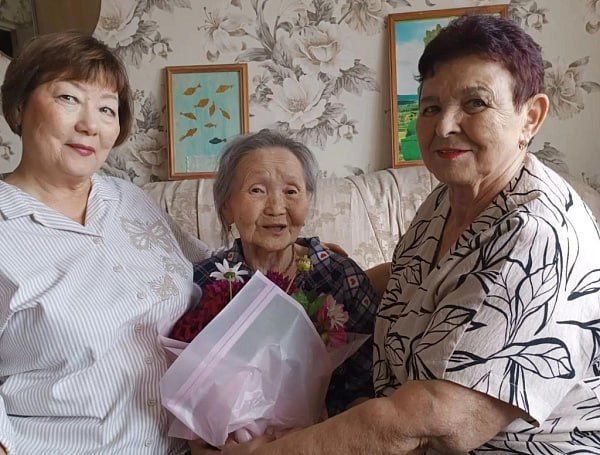 Заслуженный врач Бурятии отметила 85-летие