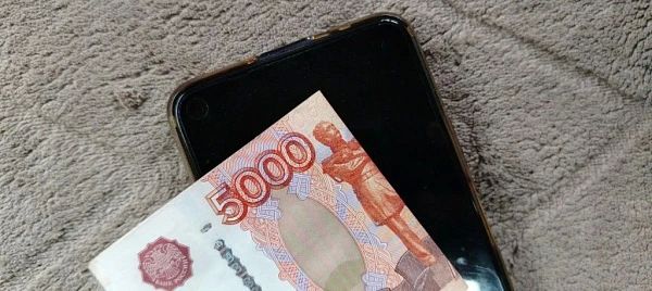 Улан-удэнец остался без денег, отправив новую знакомую за продуктами