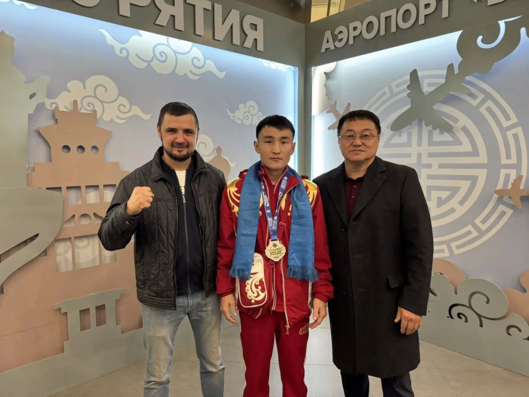 Сегодня в аэропорту «Байкал» встретили нашего земляка, серебряного призёра чемпионата Европы по боксу Баира Батлаева Сегодня в аэропорту «Байкал» встретили нашего земляка, серебряного призёра чемпионата Европы по боксу Баира Батлаева