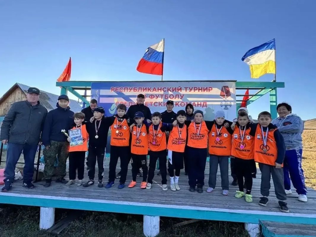 В Бурятии подвела итоги республиканского турнира по футболу «СВОИ» В Бурятии подвела итоги республиканского турнира по футболу «СВОИ»