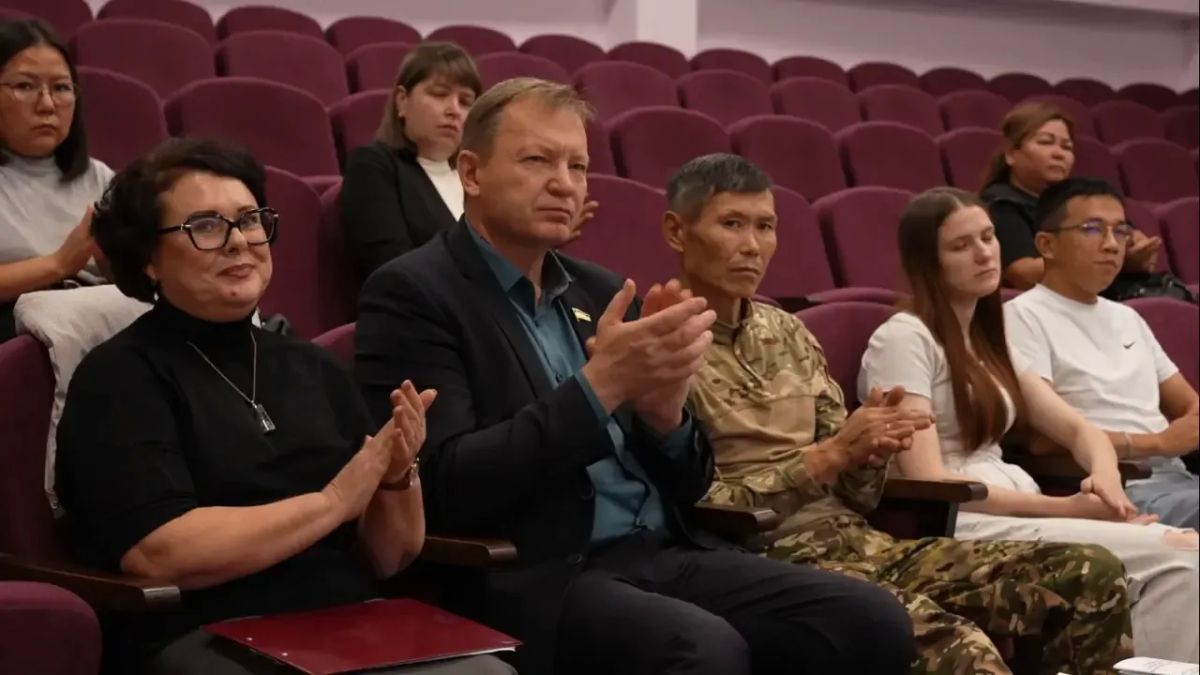 Председатель Комитета Народного Хурала Бурятии по социальной политике Игорь Марковец сегодня принял участие в открытии II Регионального фестиваля культуры и спорта для семей ветеранов СВО с инвалидностью «Урагшаа», который... Председатель Комитета Народного Хурала Бурятии по социальной политике Игорь Марковец сегодня принял участие в открытии II Регионального фестиваля культуры и спорта для семей ветеранов СВО с инвалидностью «Урагшаа», который...