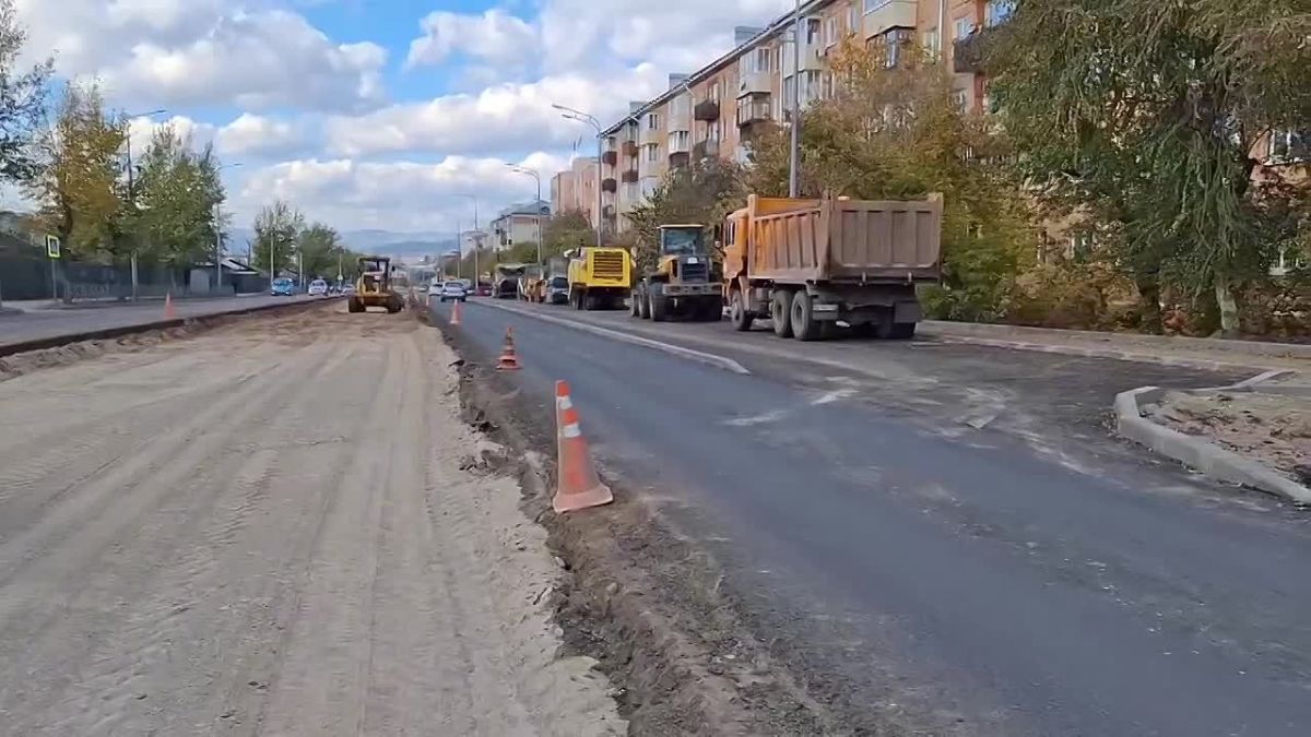 На улице Бабушкина готовят дорогу к асфальтированию