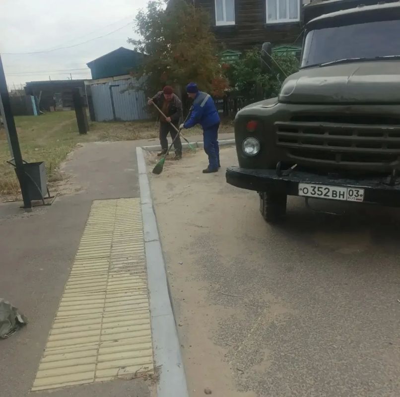 В Улан-Удэ наводят порядок на конечных остановках автобусов В Улан-Удэ наводят порядок на конечных остановках автобусов
