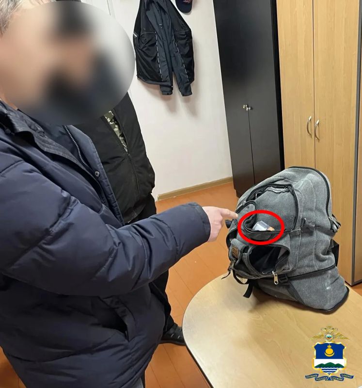 В Железнодорожном районе полицейские изъяли у местного жителя гашишное масло В Железнодорожном районе полицейские изъяли у местного жителя гашишное масло