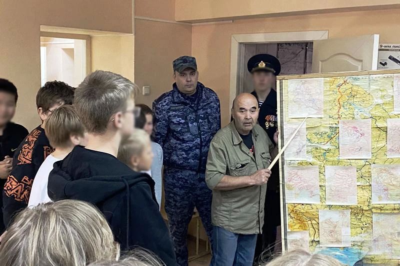 Сотрудники вневедомственной охраны Росгвардии провели урок мужества в Северобайкальске