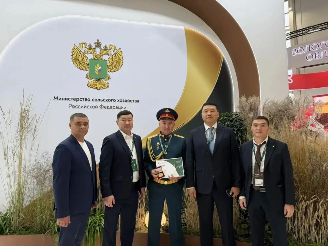 Фермер из Бурятии получил золотую медаль от министра сельского хозяйства России