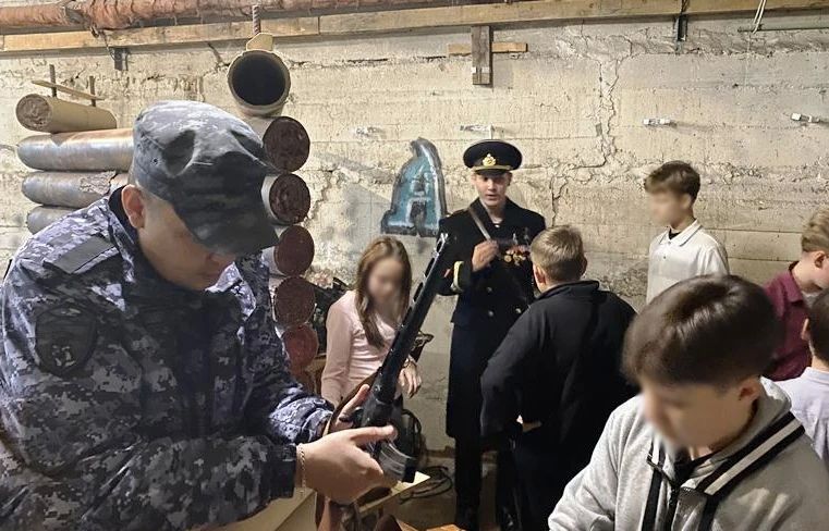 Сотрудники вневедомственной охраны Росгвардии провели урок мужества в Северобайкальске Сотрудники вневедомственной охраны Росгвардии провели урок мужества в Северобайкальске