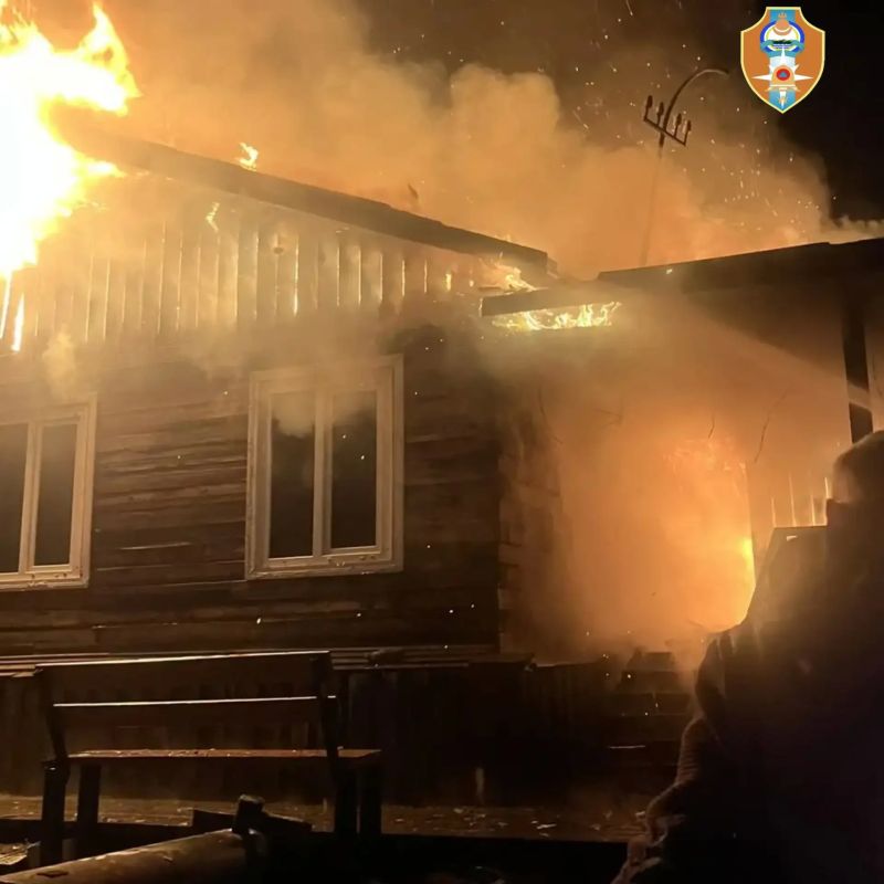 Ночная трагедия в Северобайкальском районе: на пожаре в двухквартирном доме погибла женщина