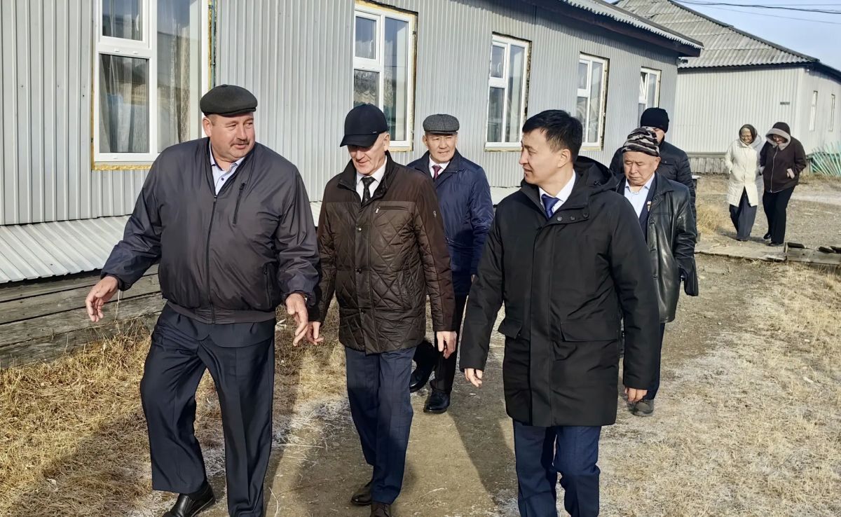 В ходе рабочей поездки в Баунтовский эвенкийский район заместитель Председателя Народного Хурала Республики Бурятия Баир Гармаев сегодня принял участие во встрече, посвященной итогам деятельности местной администрации В ходе рабочей поездки в Баунтовский эвенкийский район заместитель Председателя Народного Хурала Республики Бурятия Баир Гармаев сегодня принял участие во встрече, посвященной итогам деятельности местной администрации