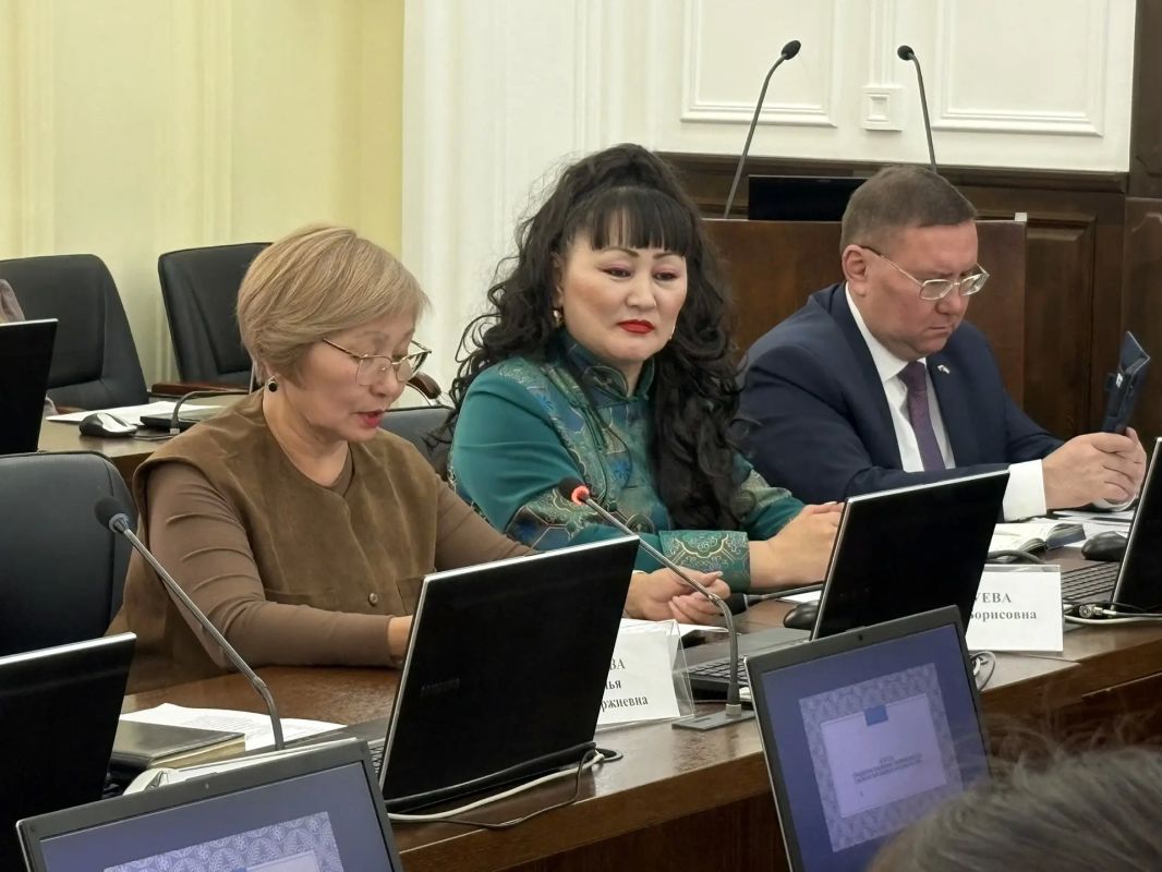 В Народном Хурале Бурятии состоялся «круглый стол» на тему «О ходе реализации Закона Республики Бурятия «Об образовании в Республике Бурятия» в части малокомплектных школ» В Народном Хурале Бурятии состоялся «круглый стол» на тему «О ходе реализации Закона Республики Бурятия «Об образовании в Республике Бурятия» в части малокомплектных школ»