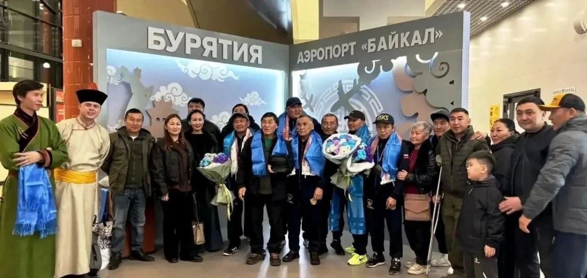 В аэропорту «Байкал» торжественно встретили бурятских призёров чемпионата мира по борьбе