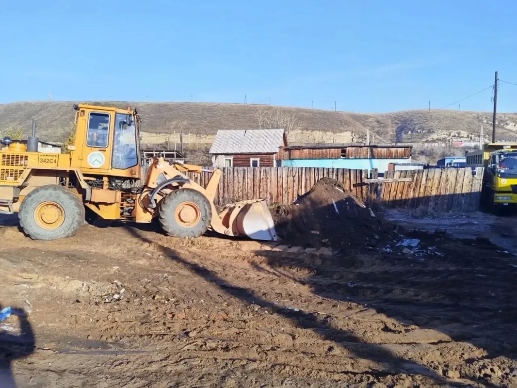 Свыше 200 тонн мусора вывезли с несанкционированной свалки на ул. Жердева Свыше 200 тонн мусора вывезли с несанкционированной свалки на ул. Жердева