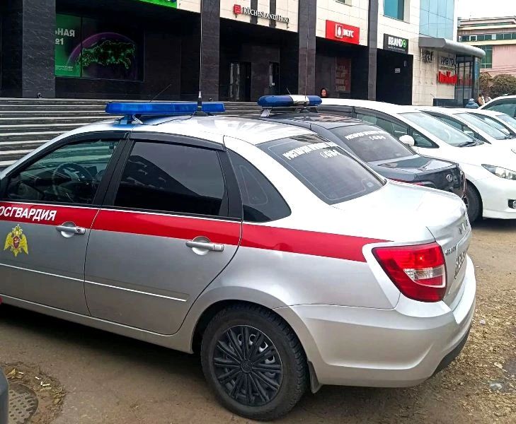 В Улан-Удэ сотрудники Росгвардии задержали гражданина, незаконно проникшего в торговый центр В Улан-Удэ сотрудники Росгвардии задержали гражданина, незаконно проникшего в торговый центр