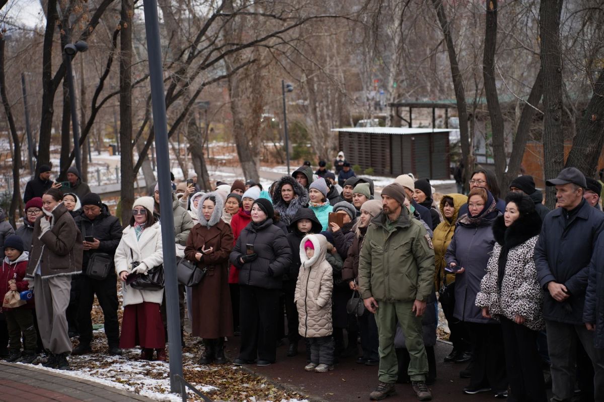 В Улан-Удэ установили скульптуры снежного барса В Улан-Удэ установили скульптуры снежного барса