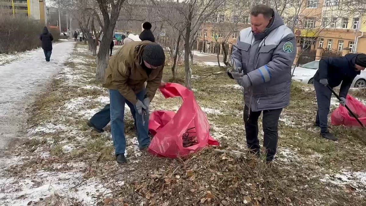 В Улан-Удэ идет общегородской субботник