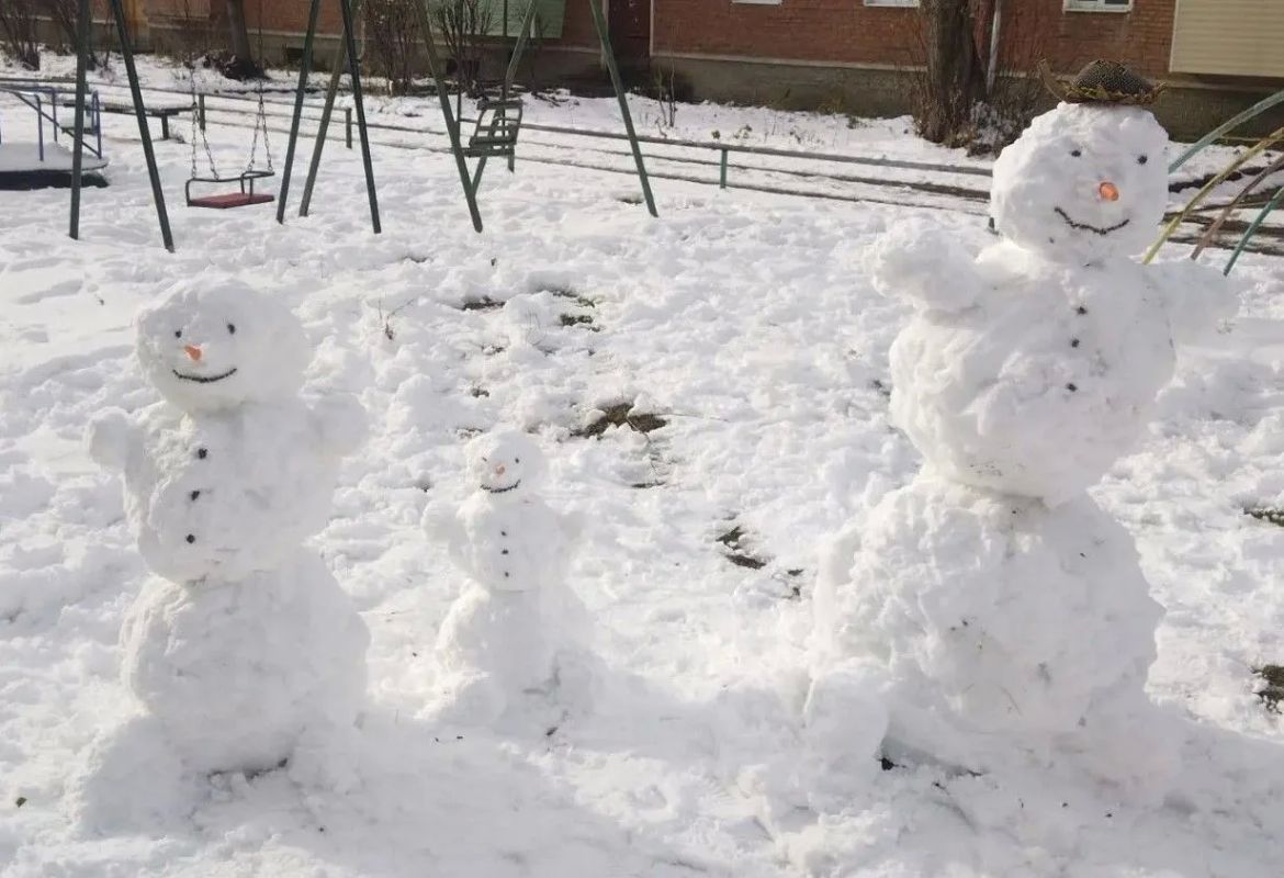 Жители Селенгинска уже слепили первых снеговиков!