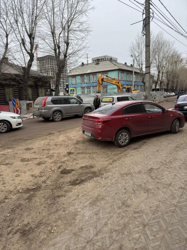 Нам пишут: Пробка из-за ДТП собирается на улице Смолина рядом с пересечением с улицей Каландаришвили