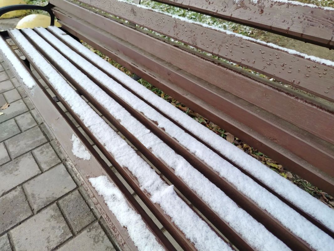 В Улан - Удэ устраняют последствия ночного снегопада