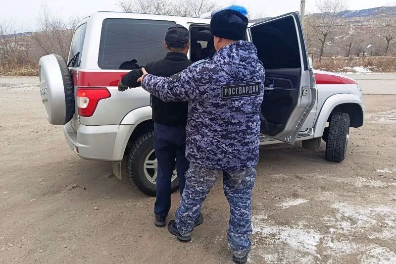 В Бурятии росгвардейцы задержали мужчину, находившегося в федеральном розыске