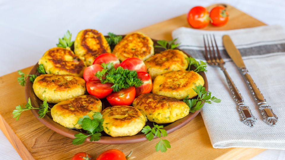 Куриные котлеты в СССР готовили только так: от их сочности можно сойти с ума