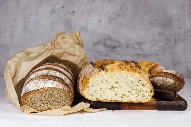 Почему белый и черный хлеб лучше хранить отдельно и как это сделать удобно