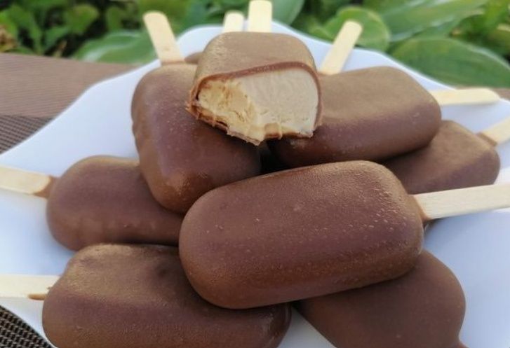 Неизменная классика: мороженое крем-брюле с шоколадом