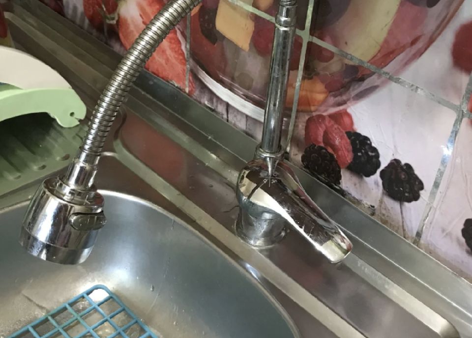 Универсальная зубная паста: 4 неожиданных лайфхака для вашей кухни и не только