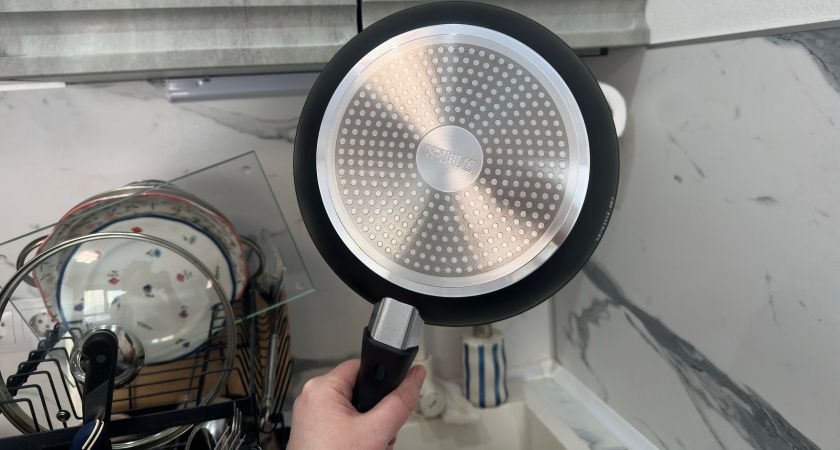 Как отмыть сильный нагар со сковороды и кастрюль за 10 минут